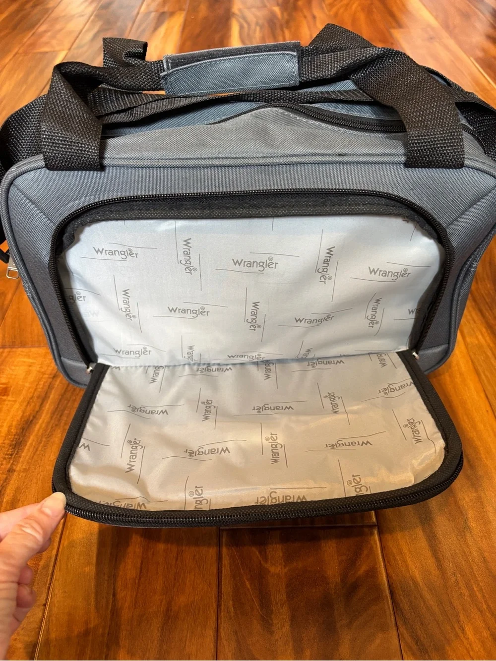 Wrangler Small Travel Duffel in grey, NWOT